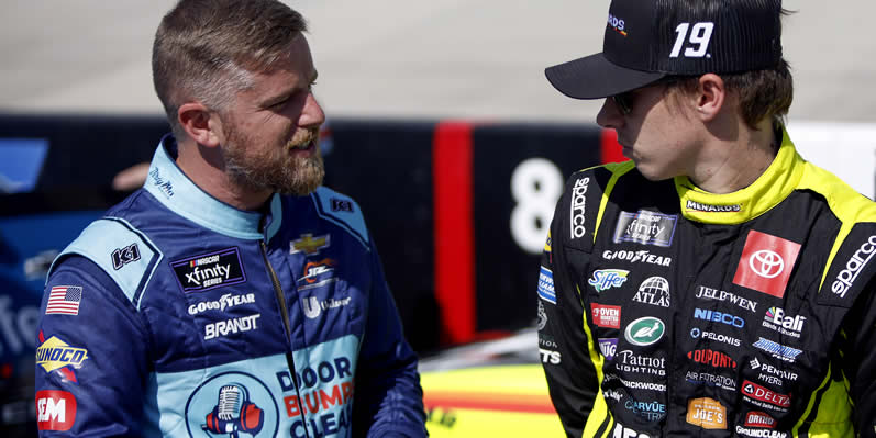 Justin Allgaier and Brandon Jones talk on the grid