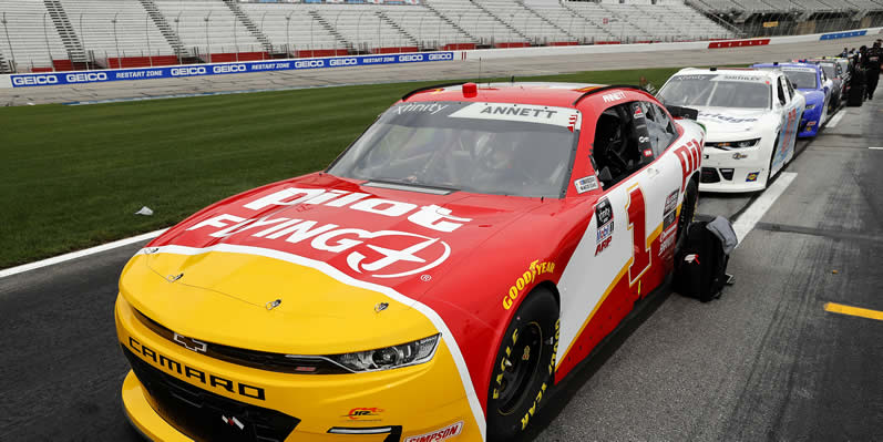 Michael Annett waits on the grid