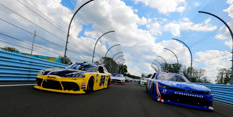 William Byron and Ty Gibbs lead the field on a pace lap