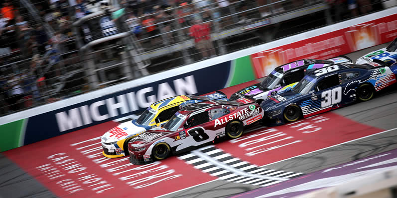 Sammy Smith, Justin Allgaier, Noah Gragson and Sheldon Creed race