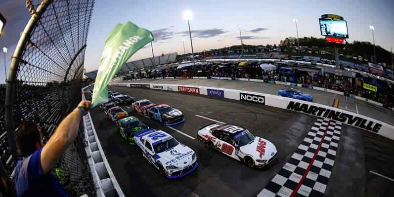 Cole Custer leads the field to the green flag