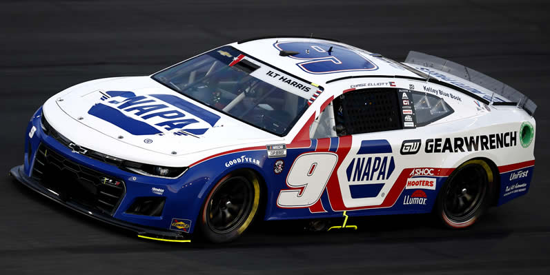 Chase Elliott drives during qualifying