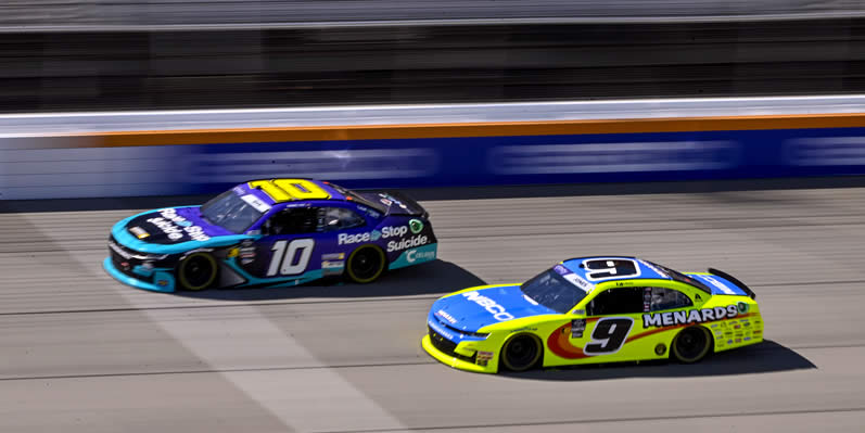 Brandon Jones and Daniel Dye drive during practice