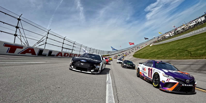 Denny Hamlin and Aric Almirola lead the field on a pace lap