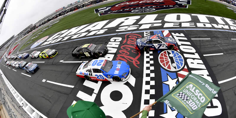  Justin Allgaier leads the field to the green flag