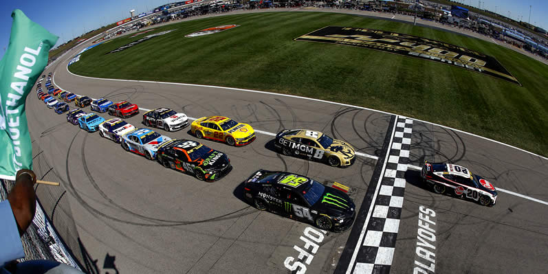 Christopher Bell leads the field to the green flag