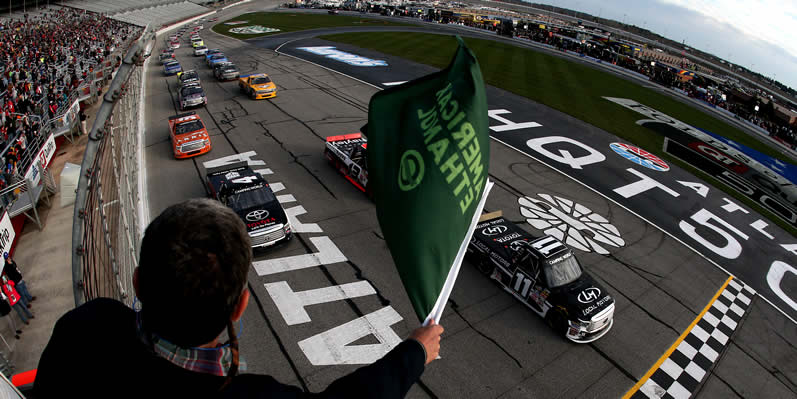 Ben Kennedy leads the field to the green flag 