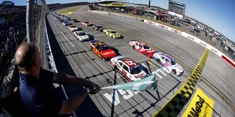 Austin Hill leads the field to the green flag