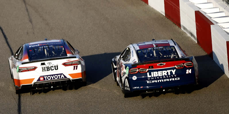 Denny Hamlin races William Byron