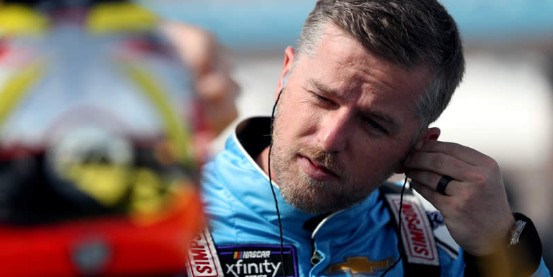  Justin Allgaier prepares to practice