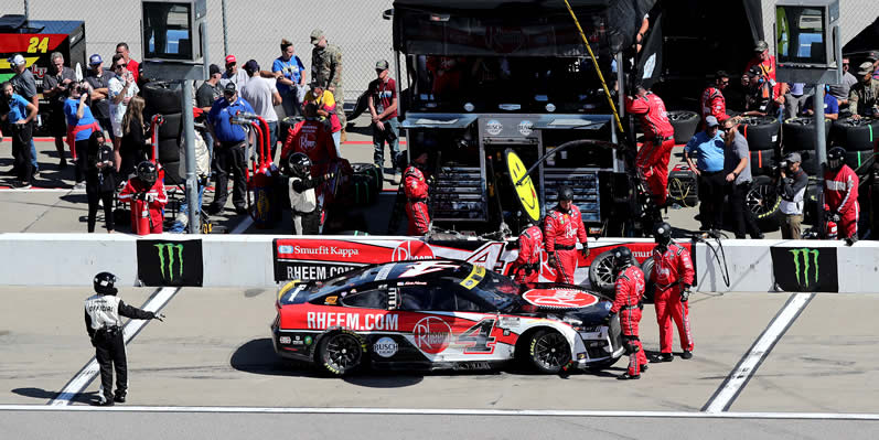 Kevin Harvick pits after an on-track incident