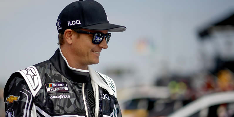 Kimi Raikkonen walks the grid during practice