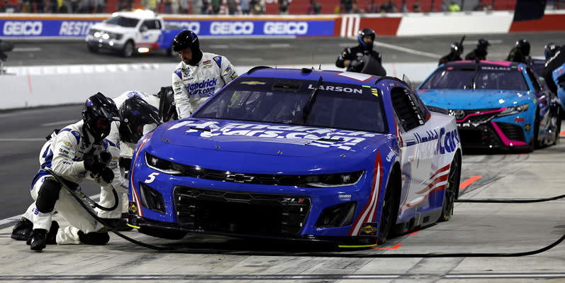 Kyle Larson pits during qualifying heat #2