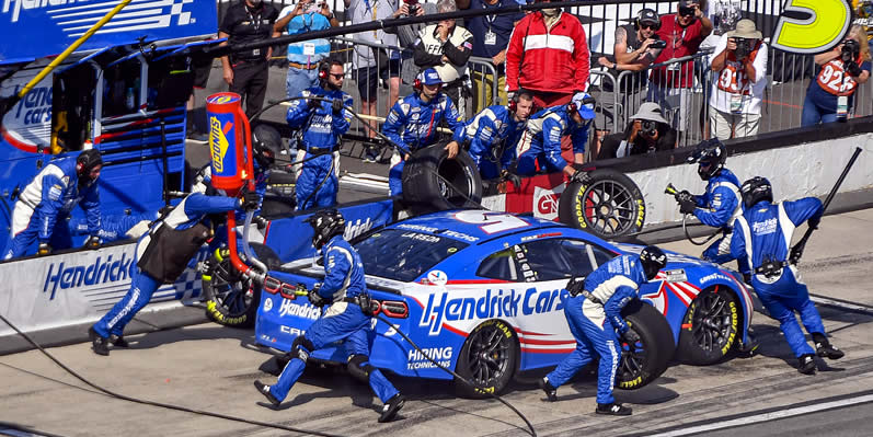 Kyle Larson pits