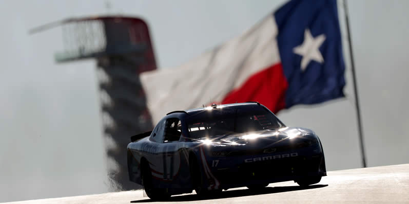 Kyle Larson drives during qualifying