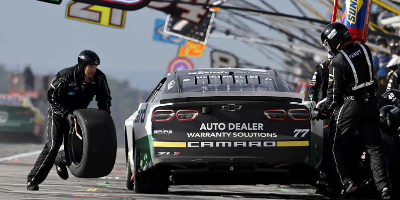 Mike Rockenfeller pits