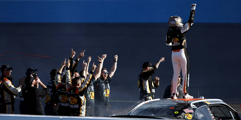 Noah Gragson celebrates with his crew