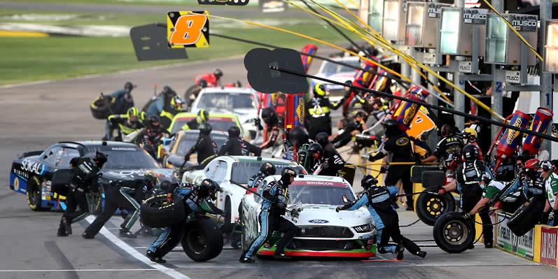 Xfinity Series pit stops at Las Vegas Motor Speedway