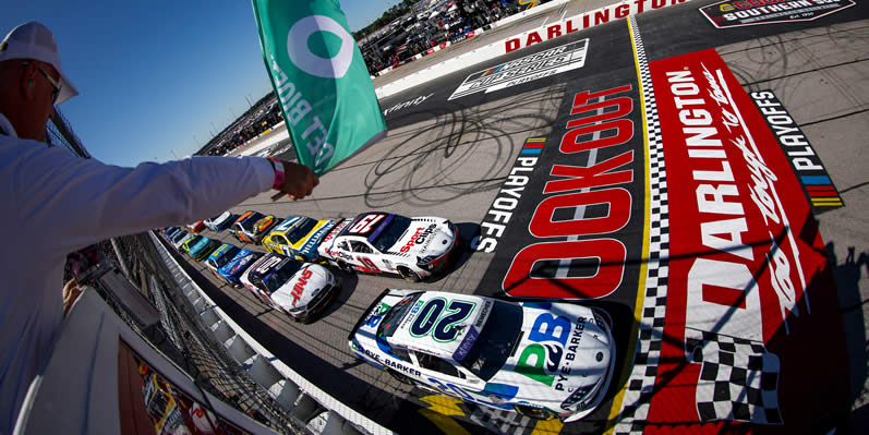  John Hunter Nemechek leads the field to the green flag