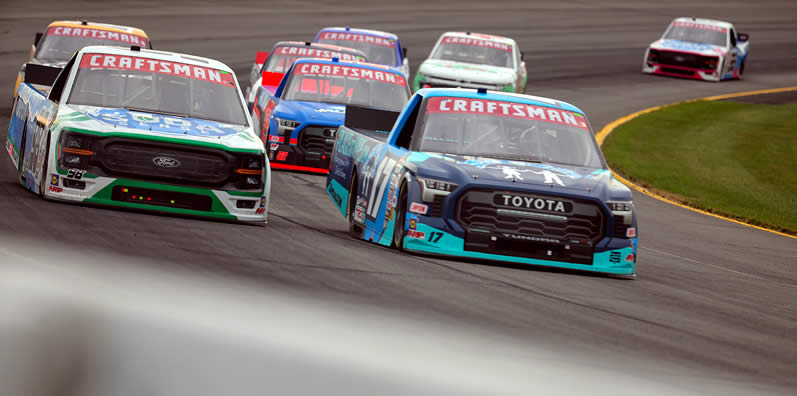 Taylor Gray and Ty Majeski race