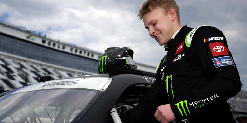 Ty Gibbs prepares to qualify