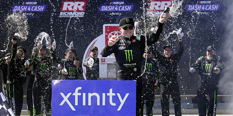  Ty Gibbs celebrates in the Ruoff Mortgage victory lane