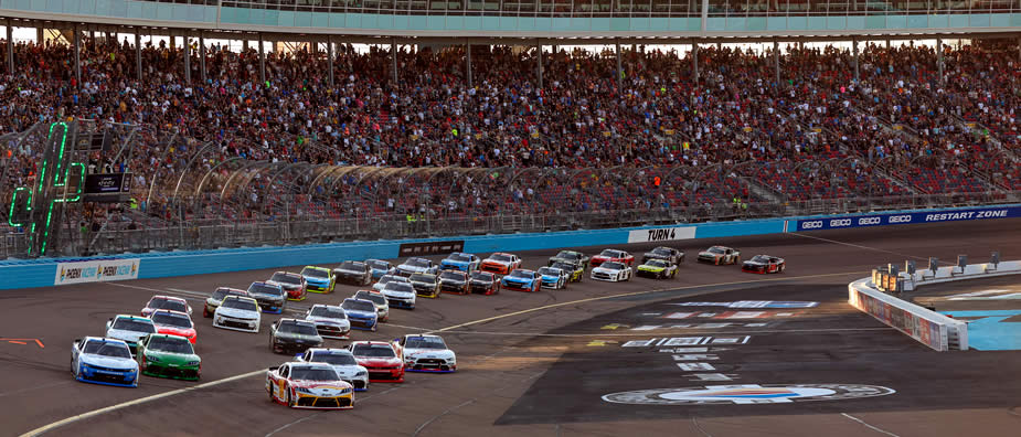 Sammy Smith leads the field to start